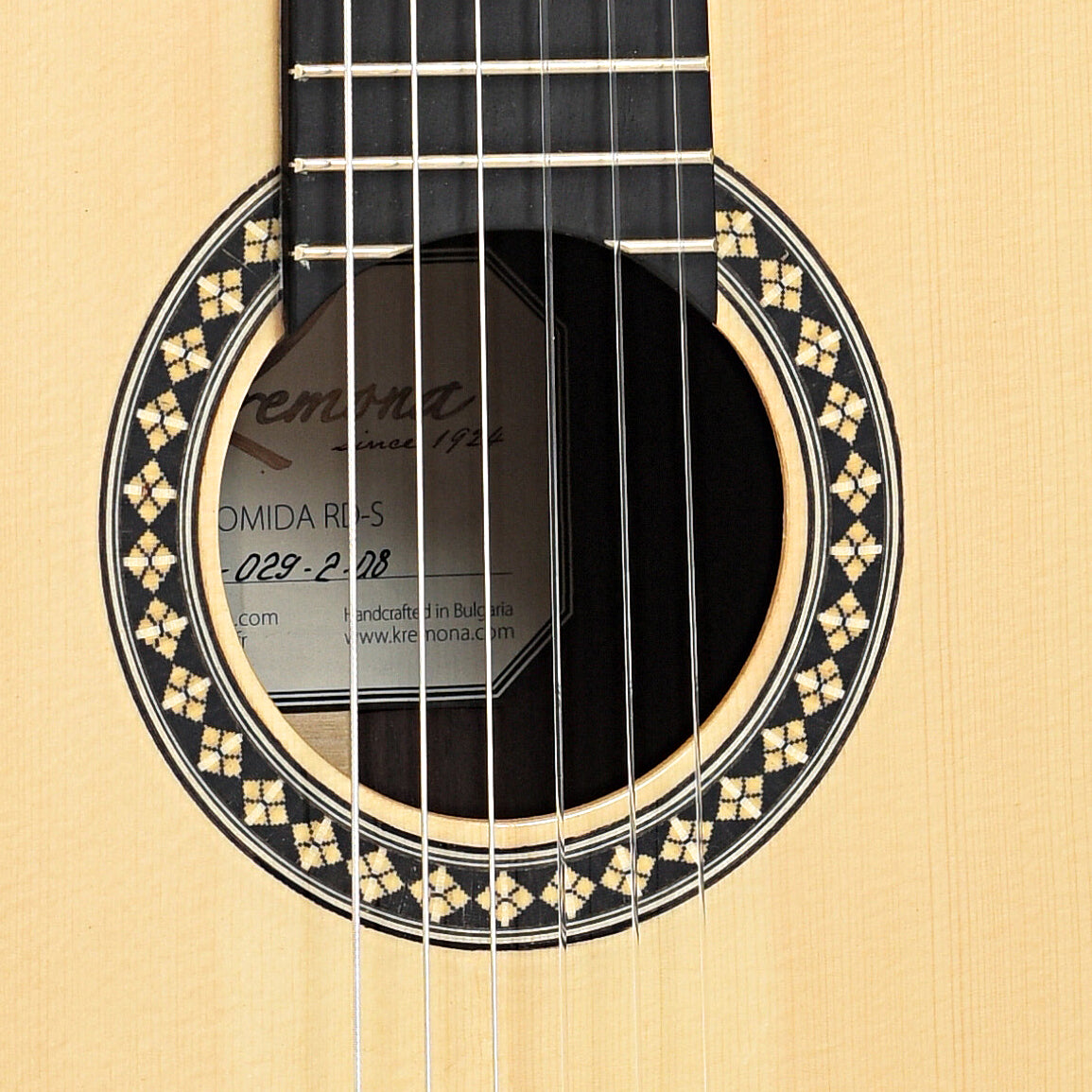 Sound hole of Kremona Artist Series Romida Classical Guitar 