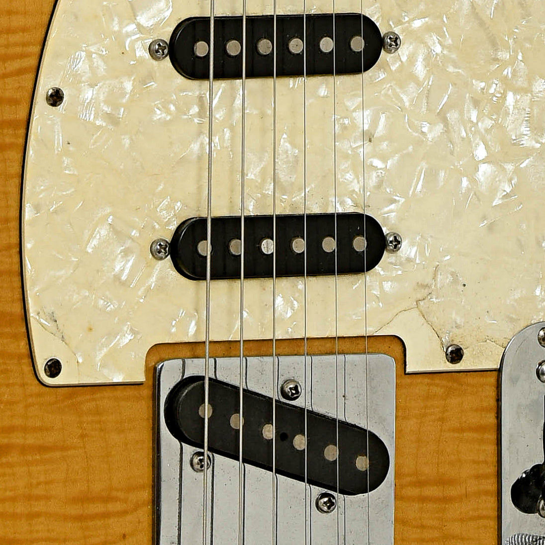 Pickups of Fender Telecaster Deluxe Fotoflame Electric Guitar