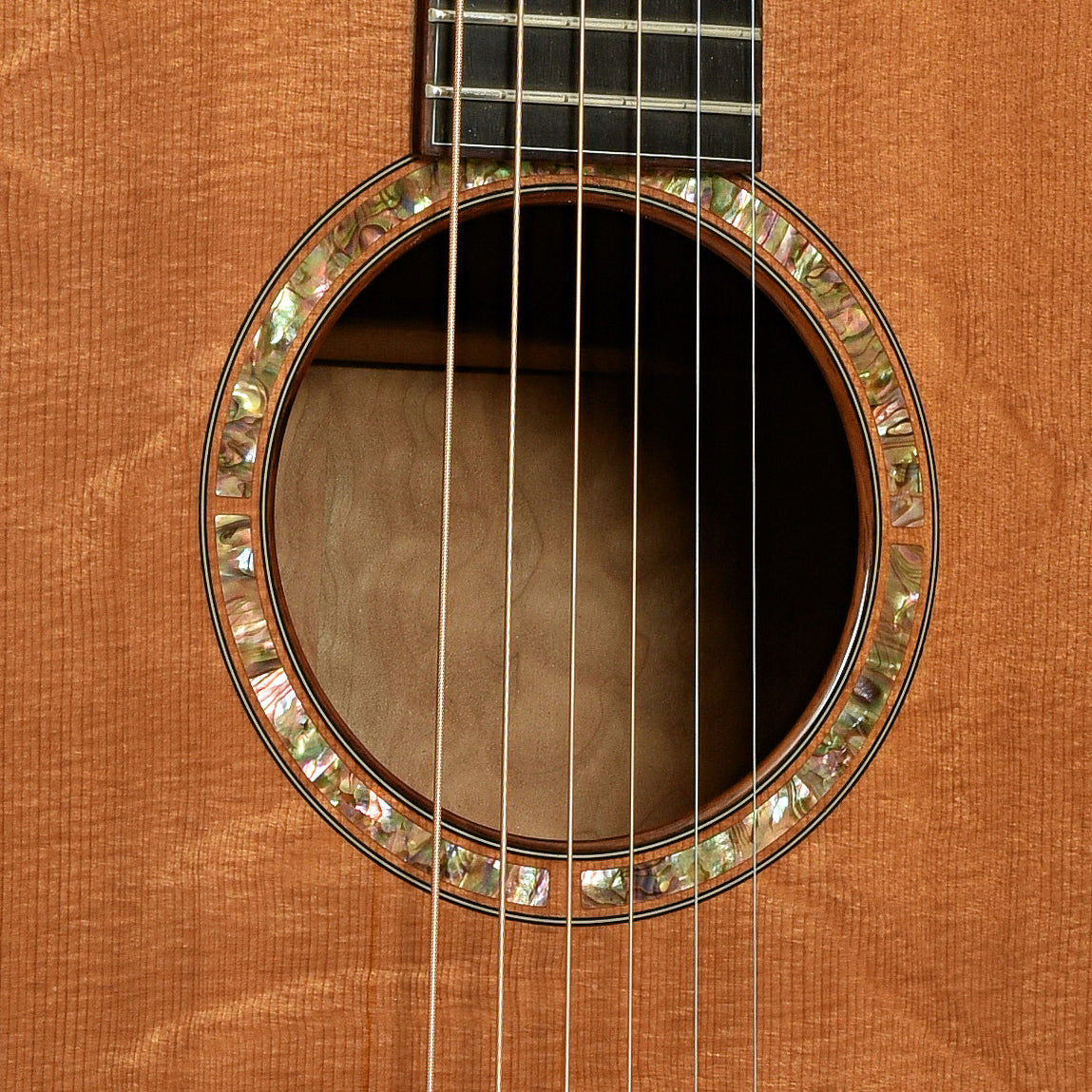 Soundhole of Breedlove J-20 / Mp Acoustic Guitar