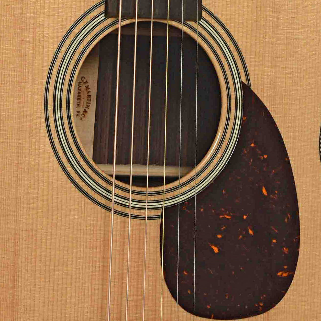 Soundhole of Martin OM-28 Modern Deluxe
