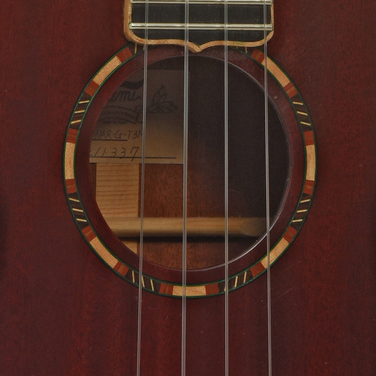 Soundhole of Sumi GT3M Tenor Ukulele 