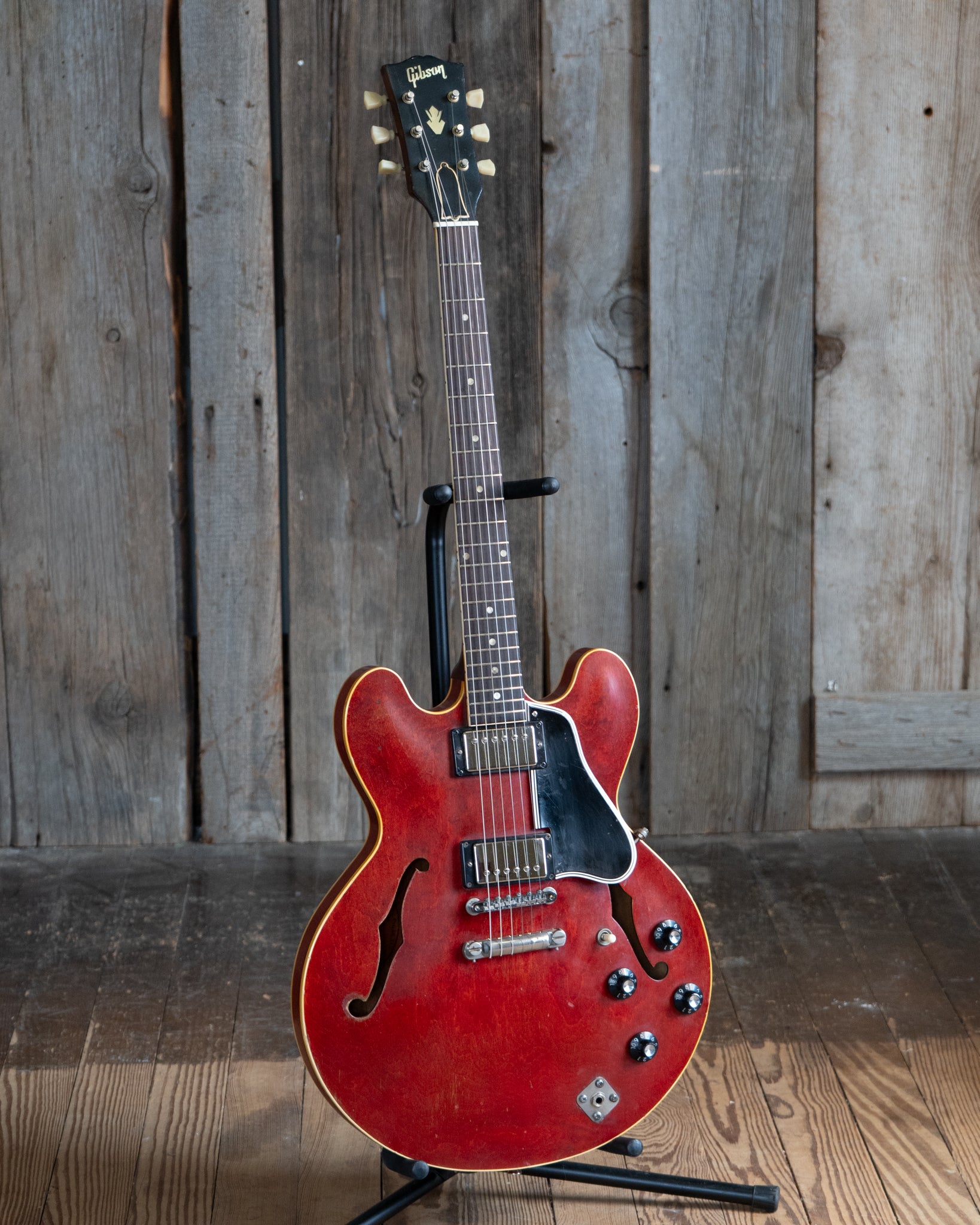 Showroom photo of Gibson ES-335 Hollowbody Electric Guitar (1962)