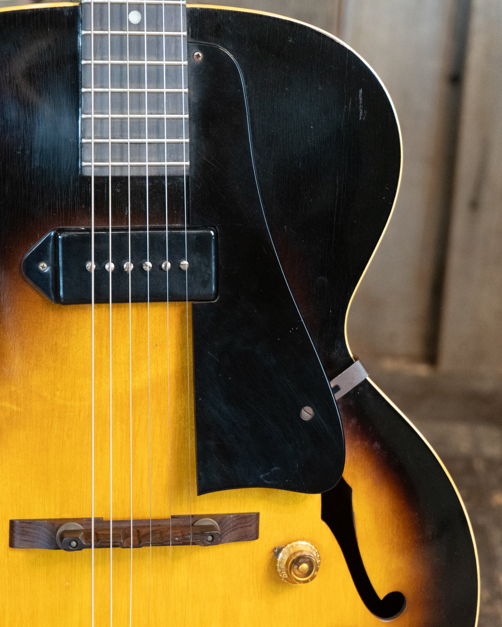 Showroom photo of Gibson ES-125 Hollowbody Electric Guitar (1955)