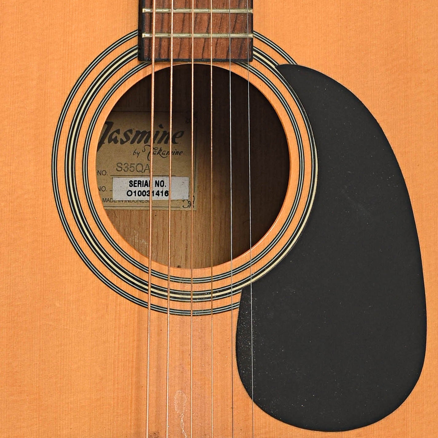 Sound hole of Jasmine S35QA Acoustic Guitar