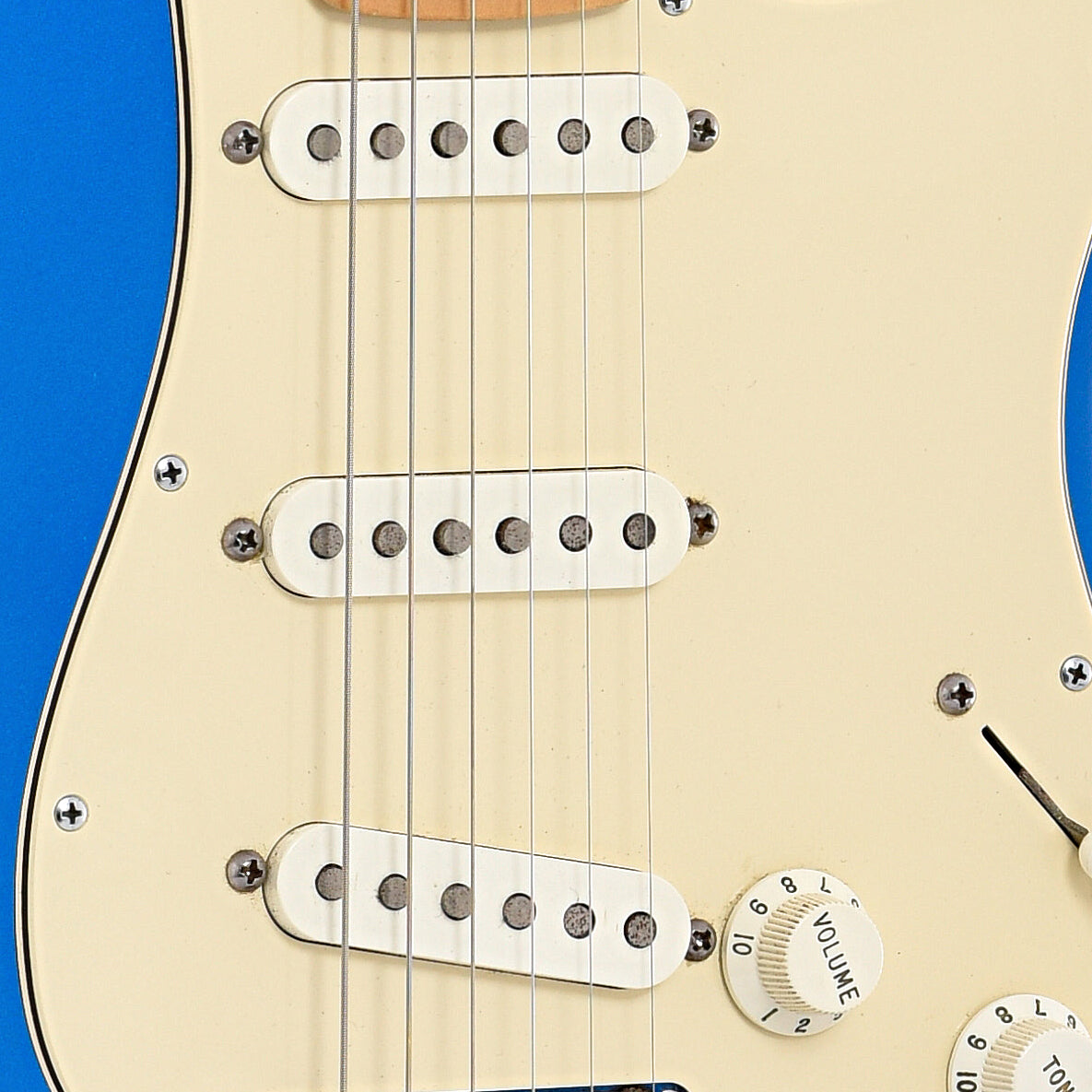 Pcikups of Fender American Series Stratocaster Electric Guitar (2001)