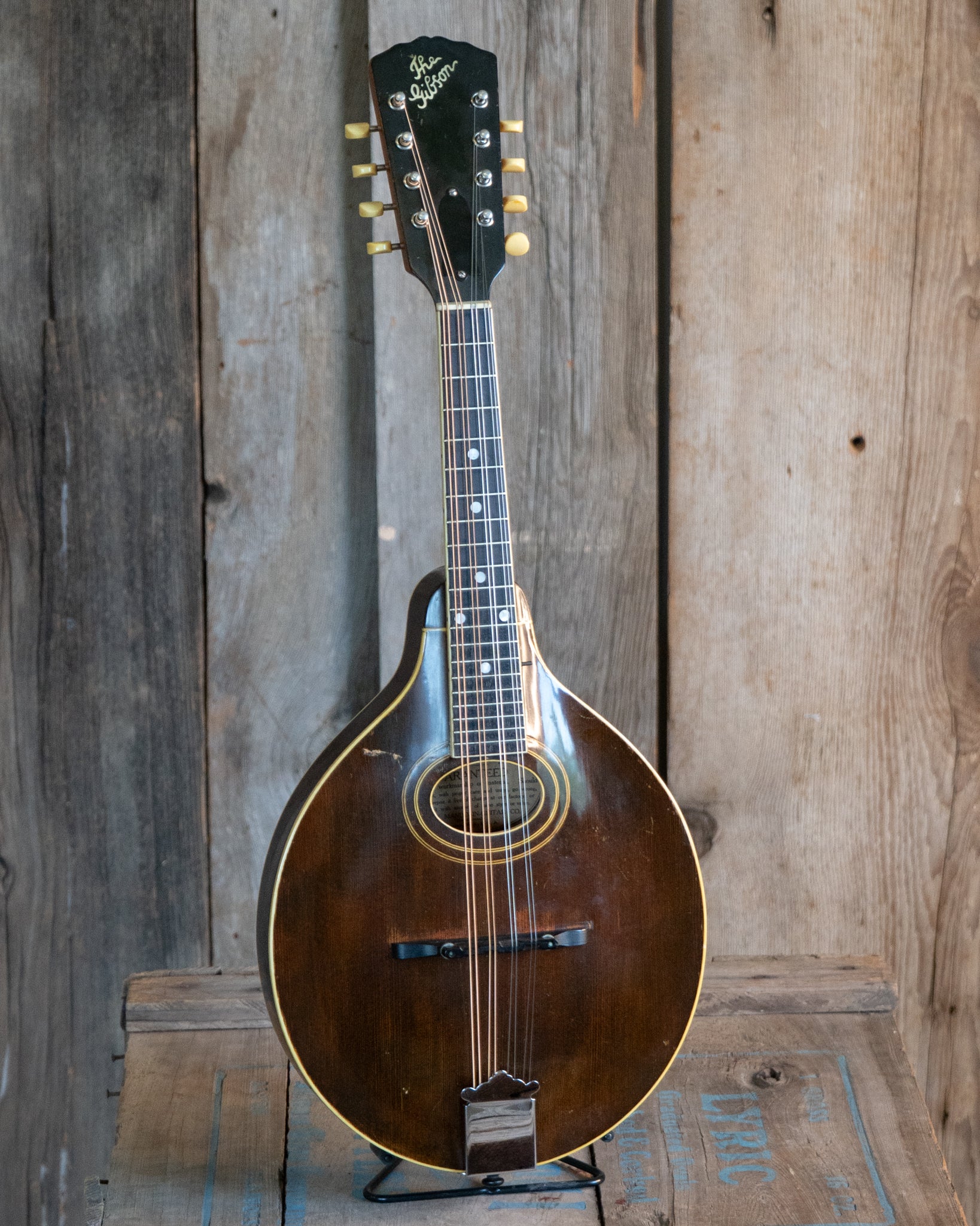 Showroom photo of Gibson A-2 Mandolin (1923)