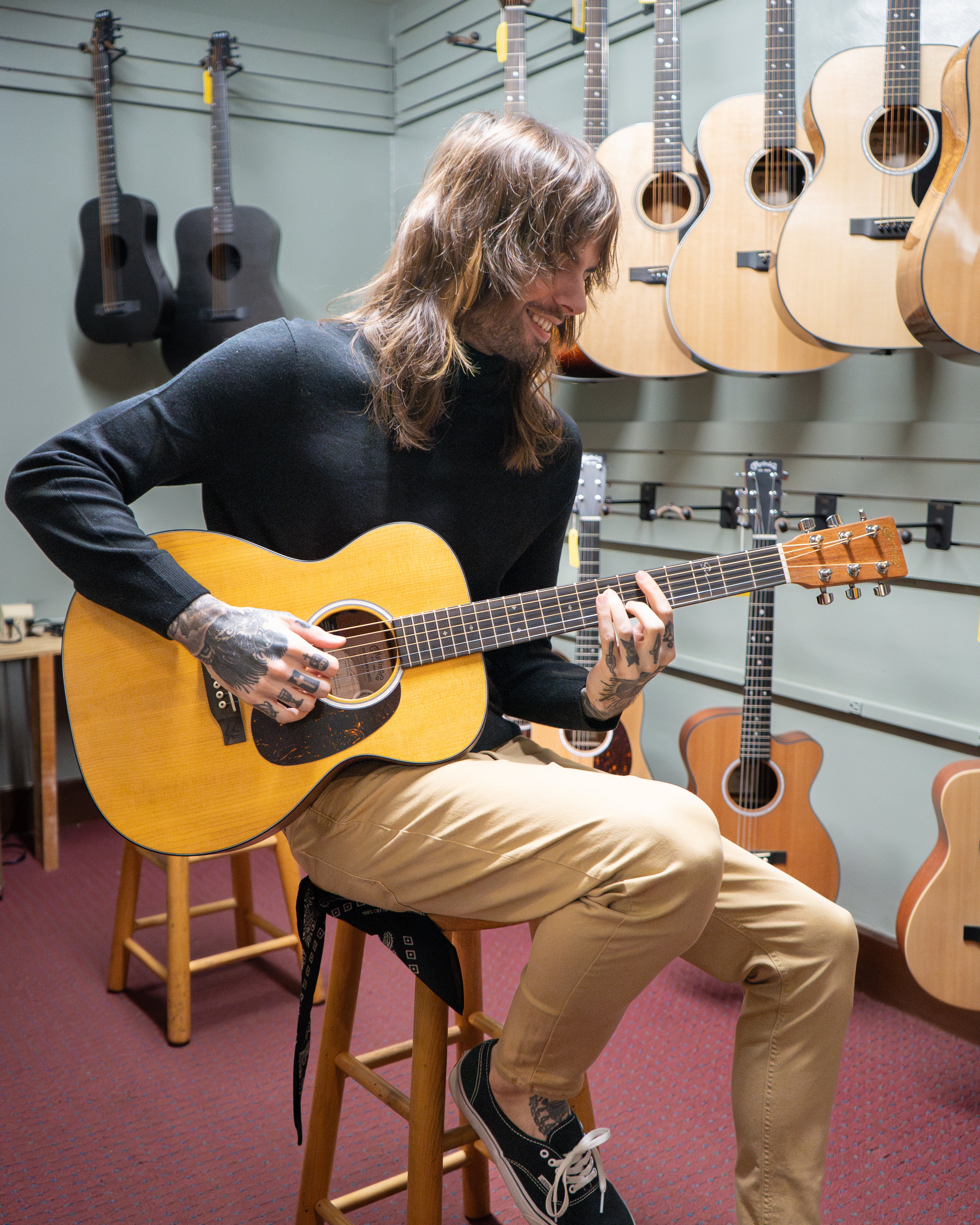 Martin 000JR-10E Shawn Mendes Signature Acoustic-Electric Guitar & Gig ...