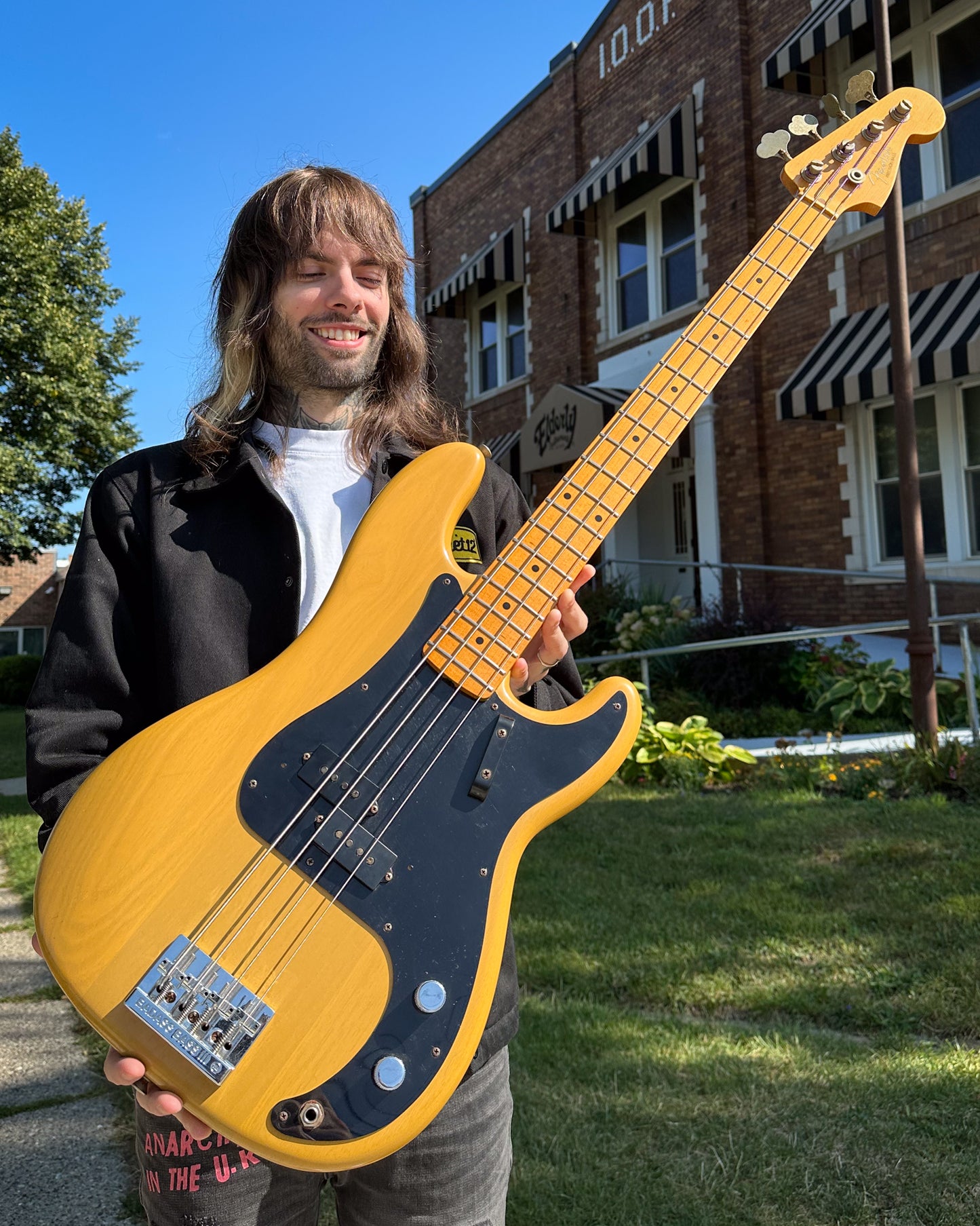 Showroom photo of Fender Custom Shop Precision '57 Duo Tone Relic Electric Bass (2011)