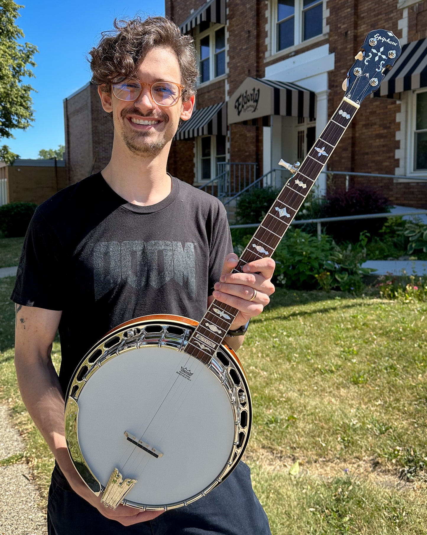 Showroom photo of Epiphone Mastertone Classic Resonator Banjo & Case