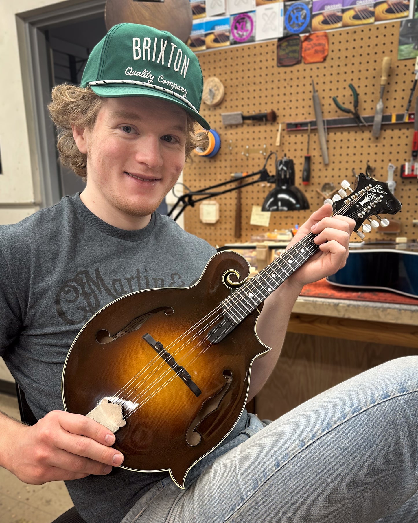 Showroom photo of Gibson F-5G Mandolin (2002)