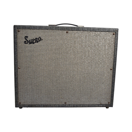 Front of Supro Thunderbolt S6420 Combo Amp