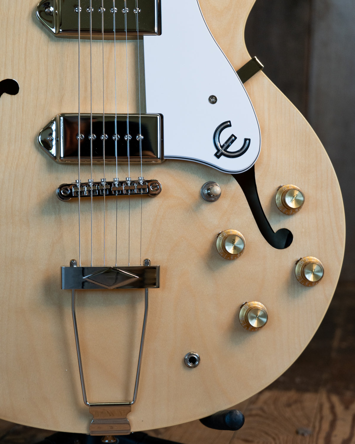 Showroom photo of Epiphone Casino Semi-Hollowbody Electric Guitar & Gigbag, Natural
