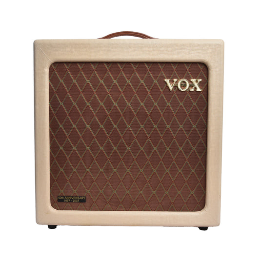 Front of Vox AC-15-HW Combo Amp