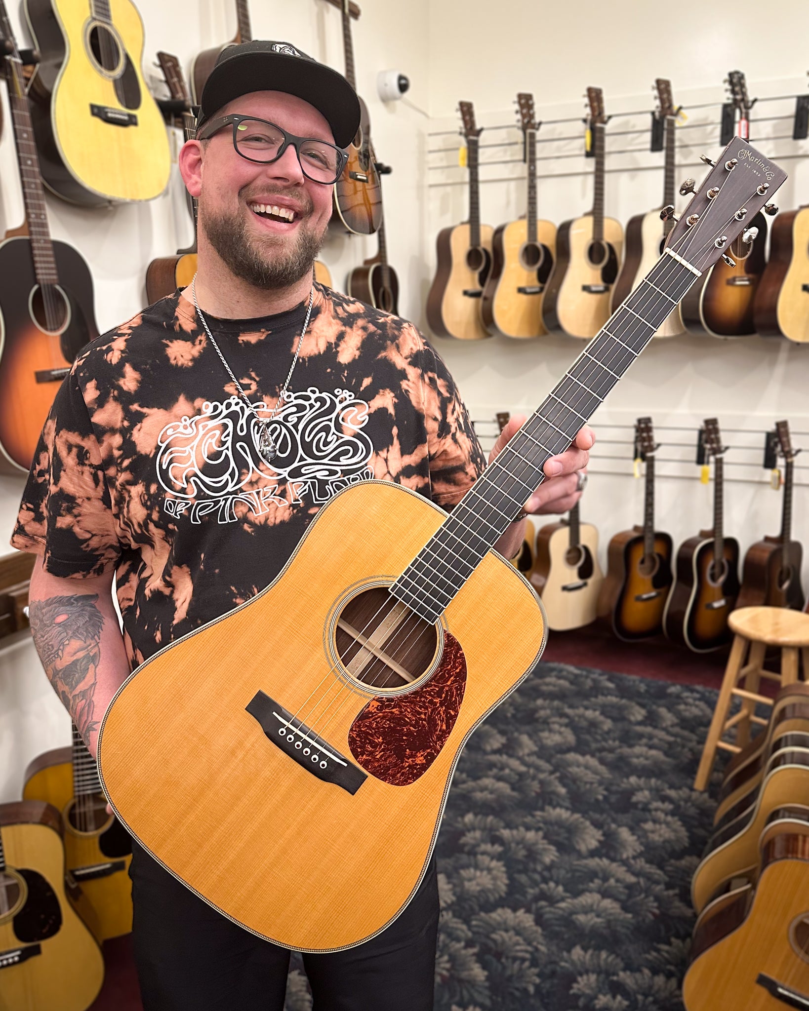 Showroom photo of Martin HD-28LSV Acoustic Guitar (2002)