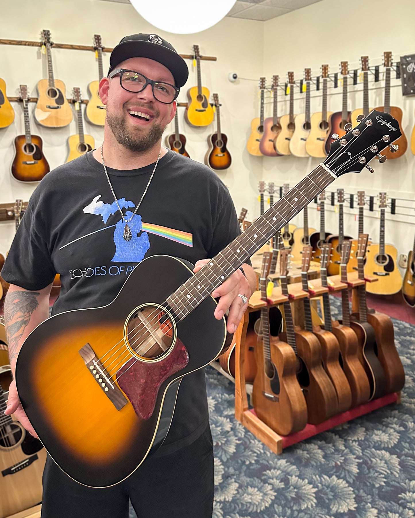 Showroom photo of Epiphone L-00 Standard Acoustic Guitar & Gigbag, Vintage Sunburst