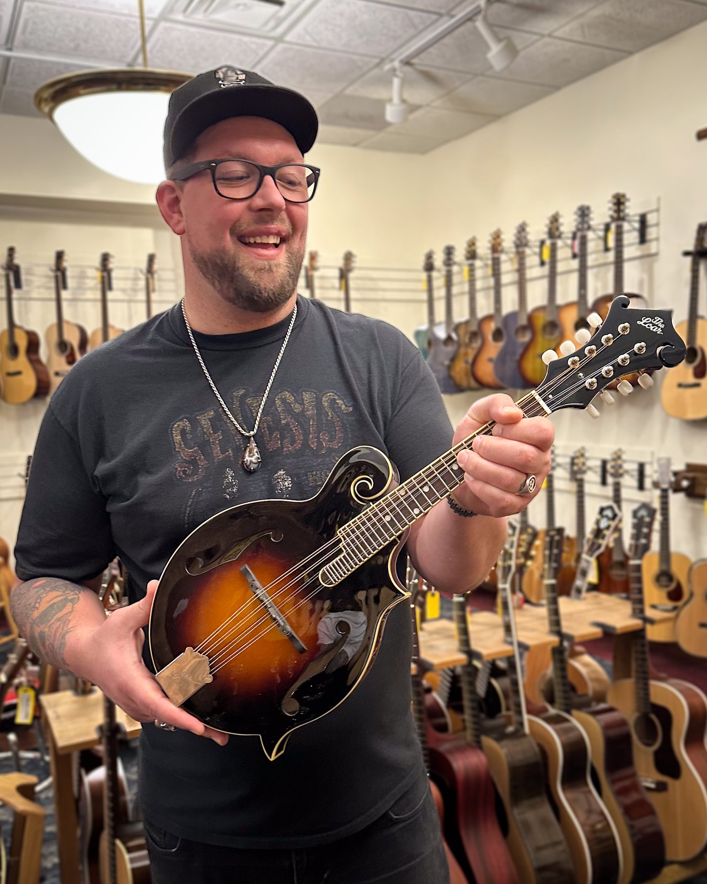 Showroom photo of The Loar LM-520-VS Mandolin