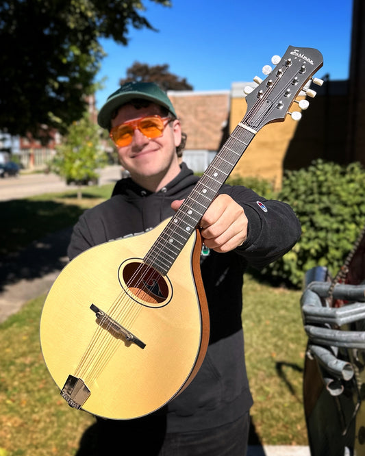 Showroom photo of Eastman PCH-M104 Mandolin & Gigbag, Natural