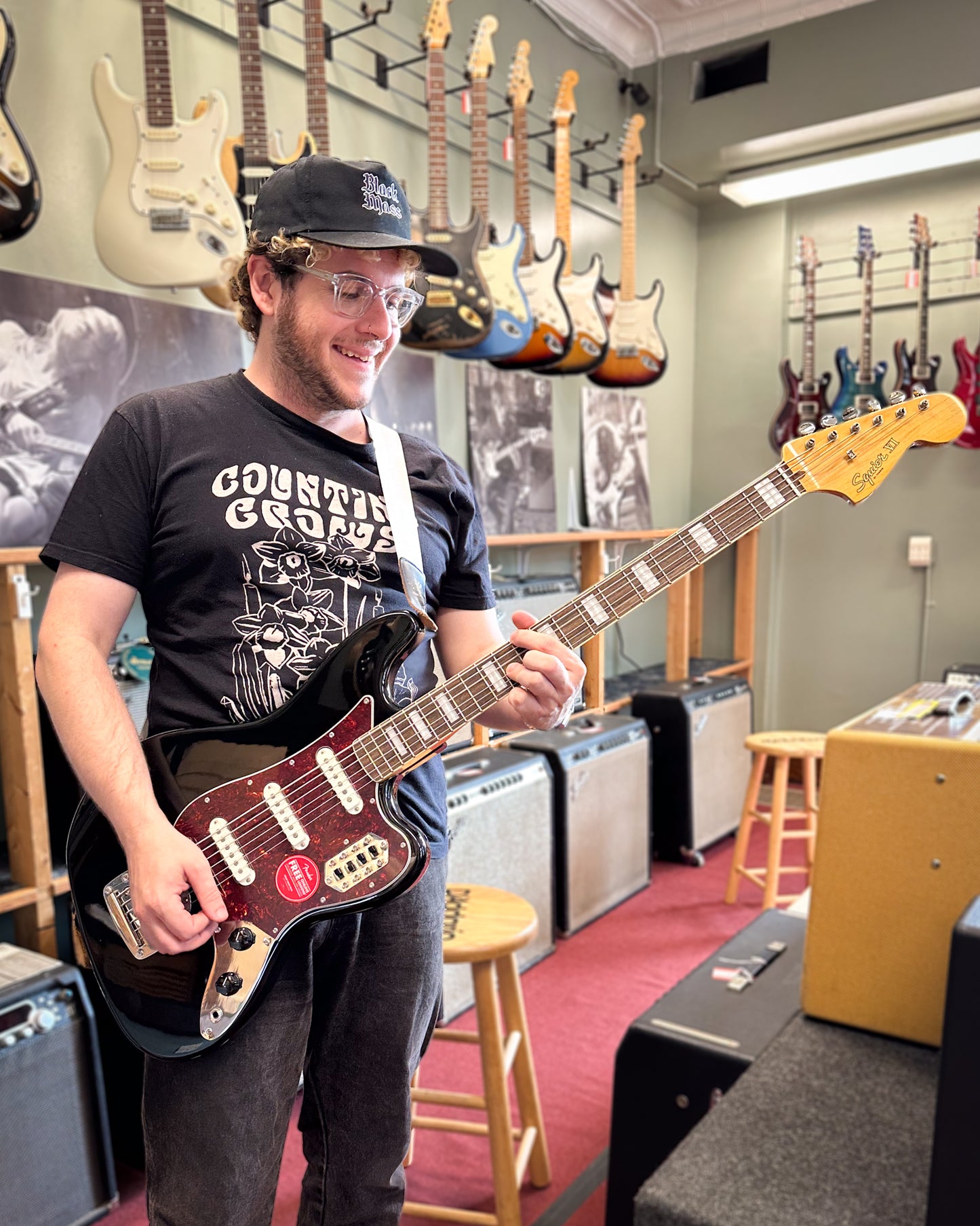 Showroom photo of Squier Classic Vibe Bass VI, Black