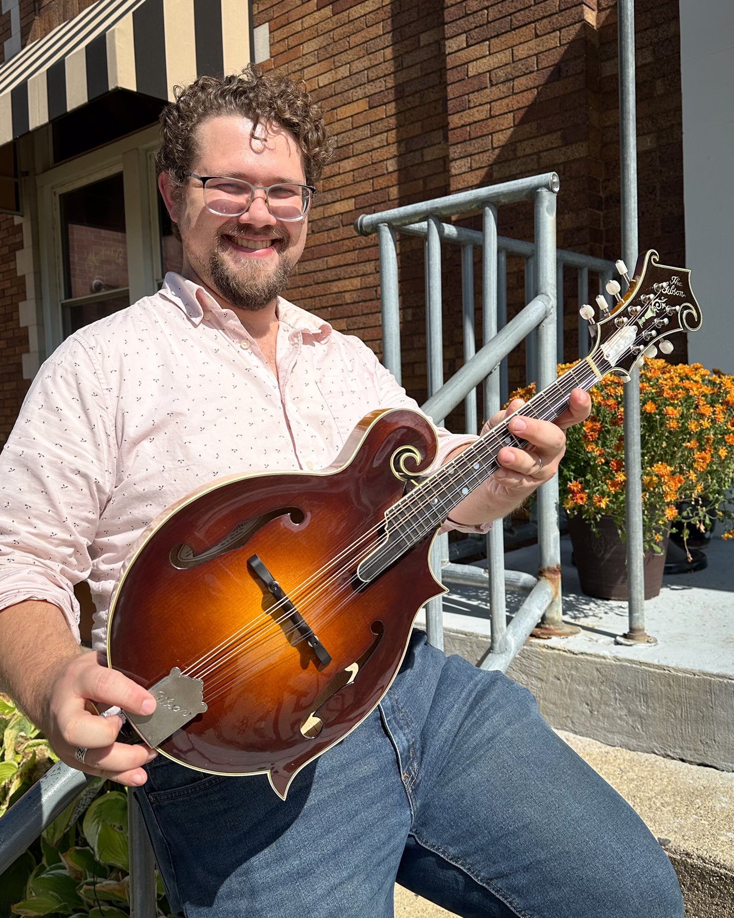 Showroom photo of Gibson F-5G Mandolin (2009)