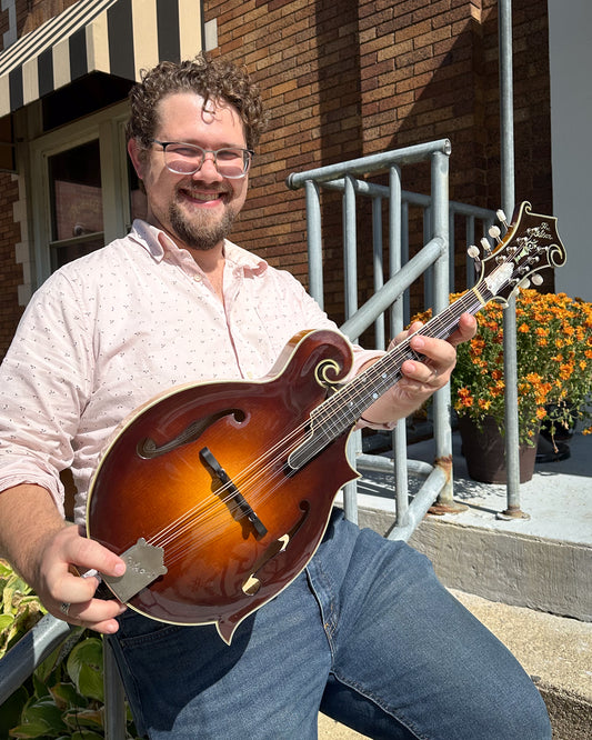 Showroom photo of Gibson F-5G Mandolin (2009)