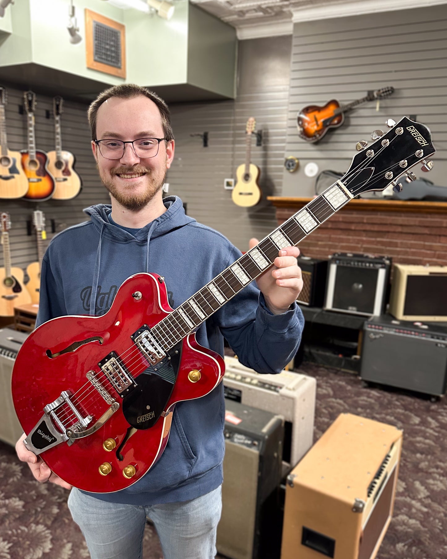 Showroom photo of Gretsch G2622T Hollowbody Electric Guitar (2017)