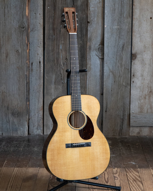Showroom photo of Martin 000 Custom Shop Elderly Sales Staff Select Acoustic Guitar & Case