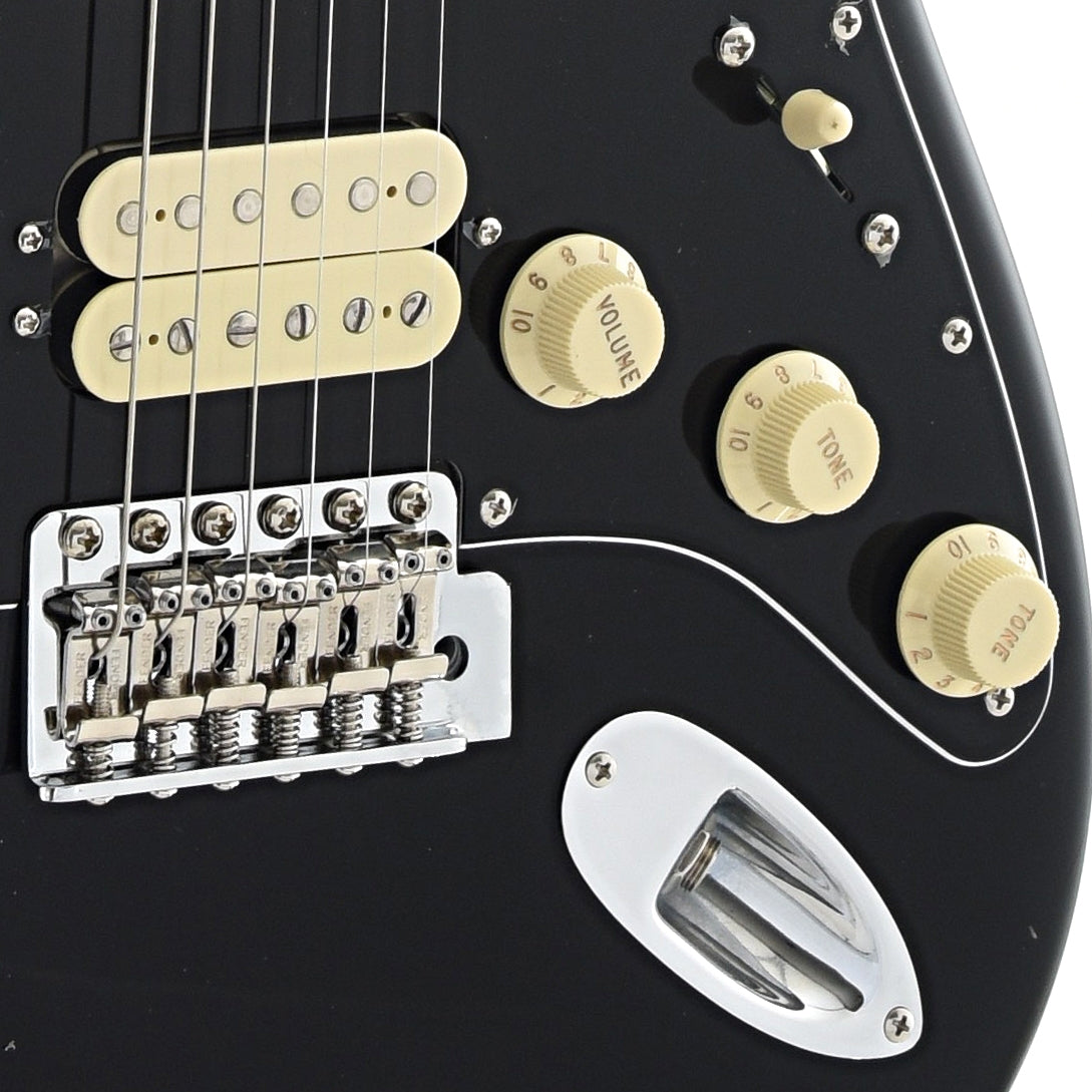 Bridge and controls of Fender American Performer Stratocaster HSS, Black