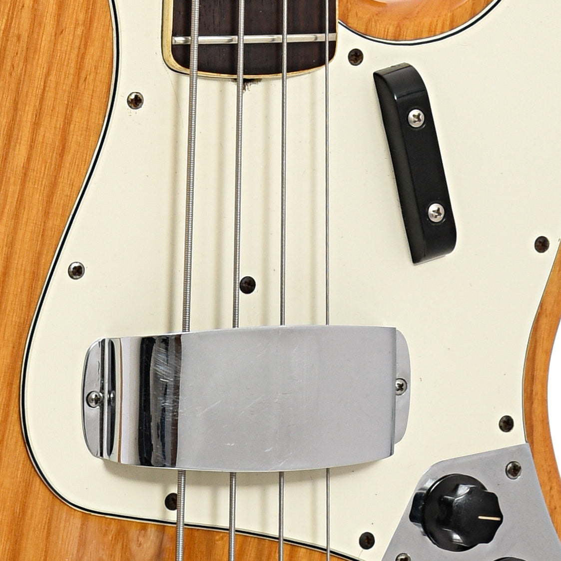 Pickup cover of Fender Jazz Electric Bass 