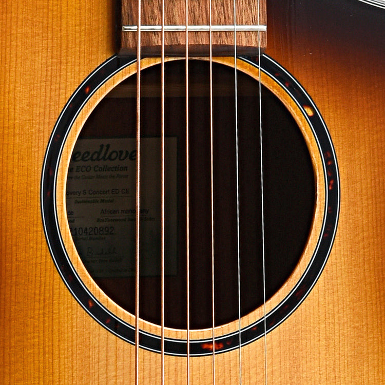 sound hole of Breedlove Eco Collection Discovery S Concert Edgeburst CE Sitka-African Mahogany