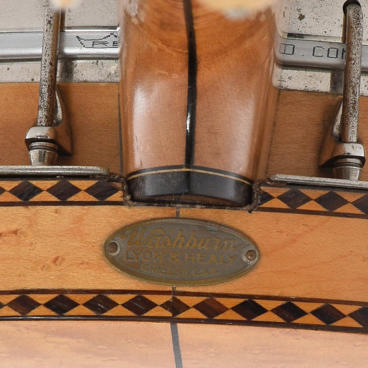 Name plate of Washburn Style 5179 Classic Tenor Banjo 