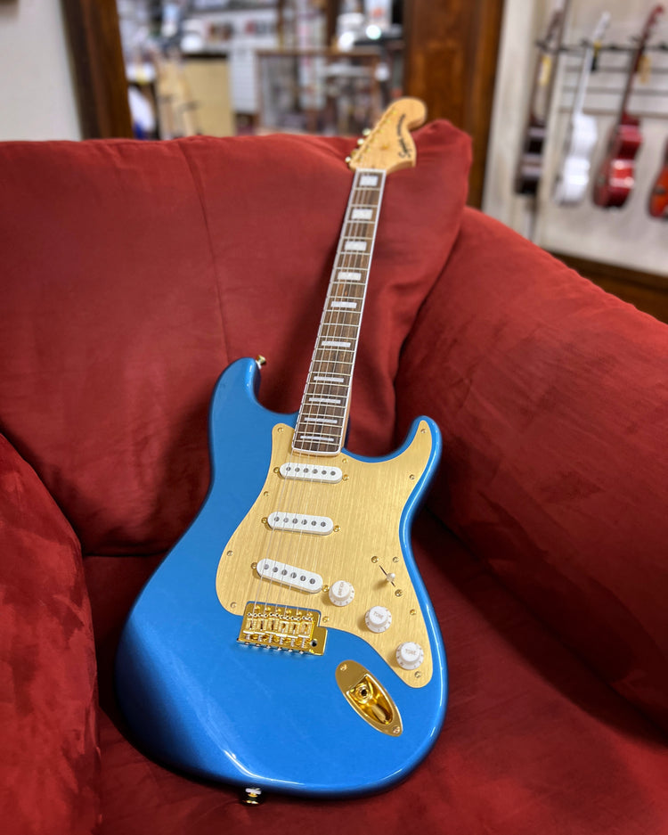 Squier 40th Anniversary Stratocaster, Gold Edition, Lake Placid Blue